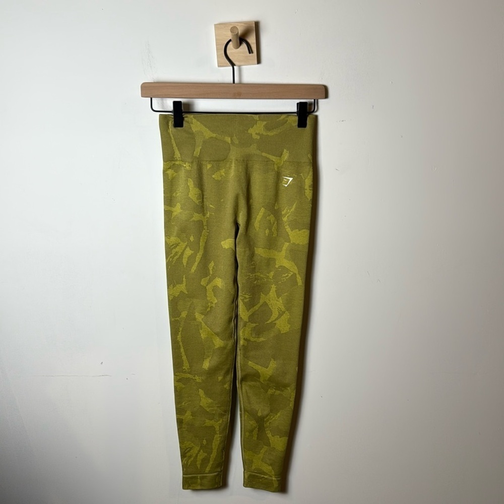 Gymshark Women Adapt Camo Seamless Leggings Savanna/Griffin Green Ruched detail